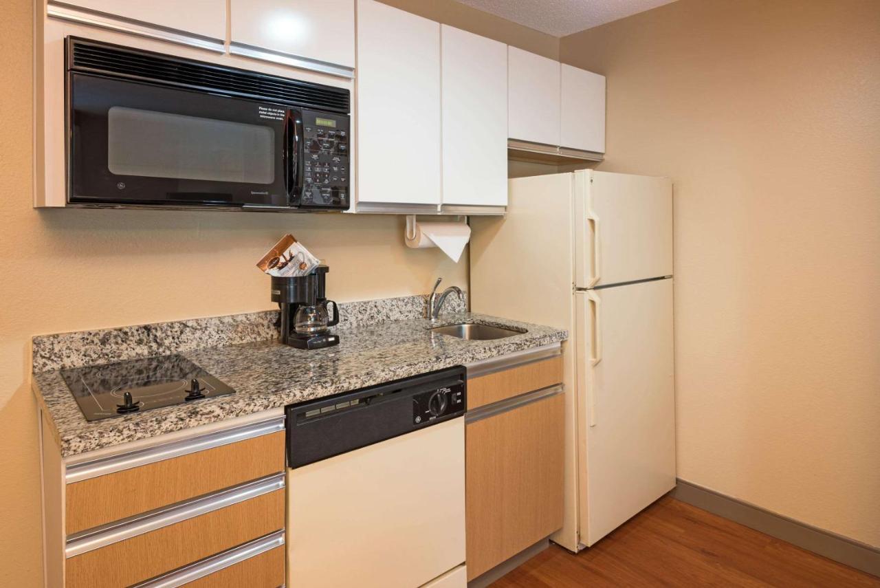 Mainstay Suites Hartford Meriden Exterior photo
