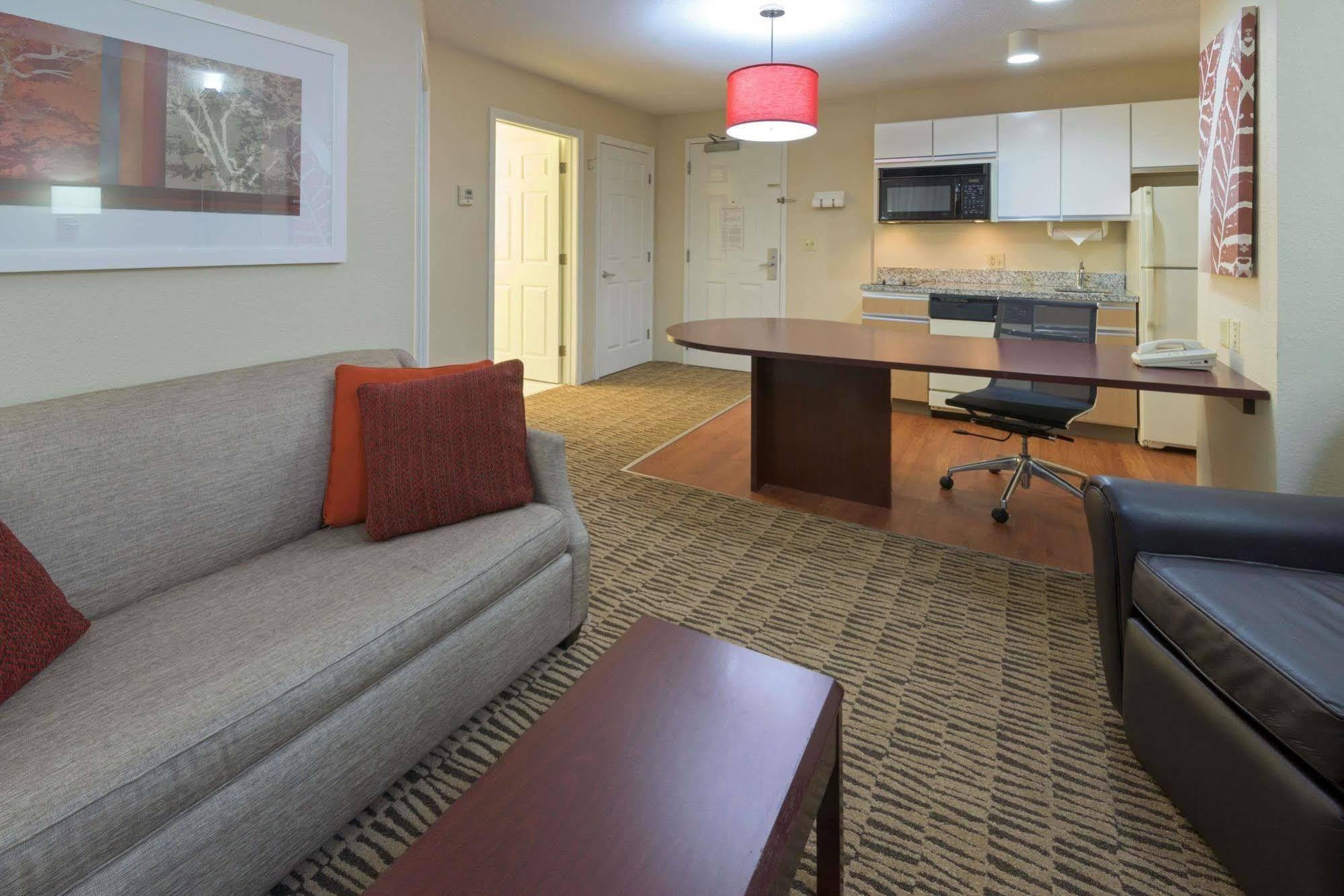 Mainstay Suites Hartford Meriden Exterior photo