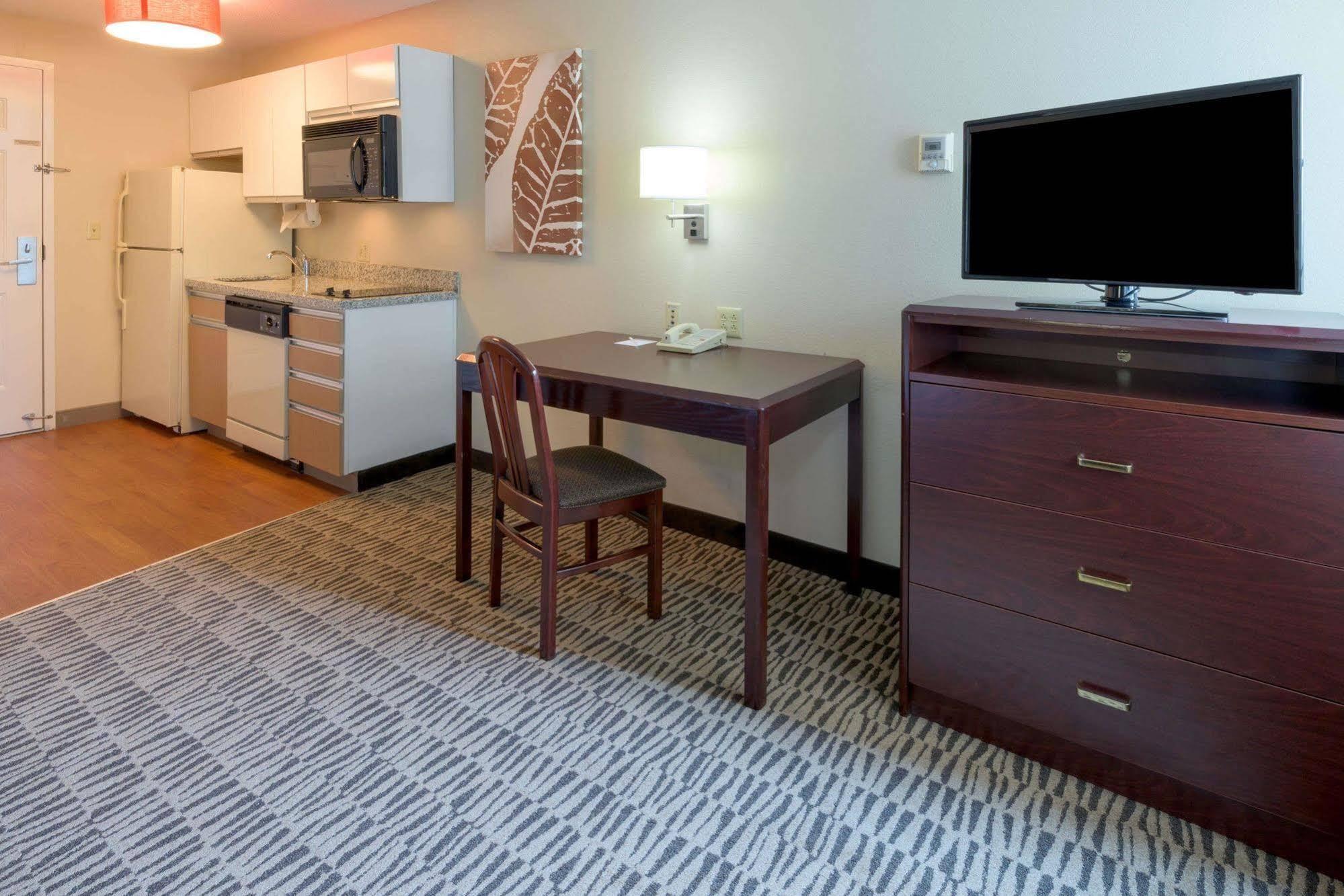 Mainstay Suites Hartford Meriden Exterior photo
