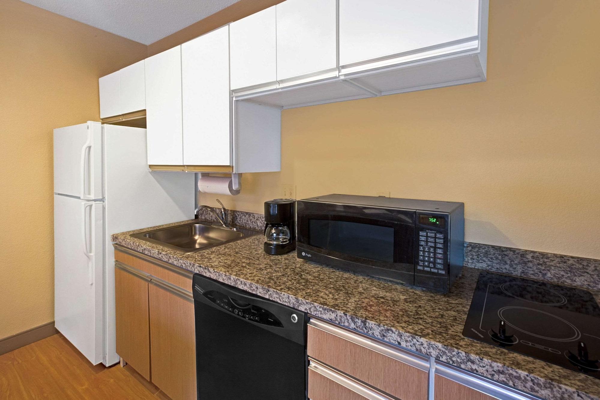 Mainstay Suites Hartford Meriden Exterior photo