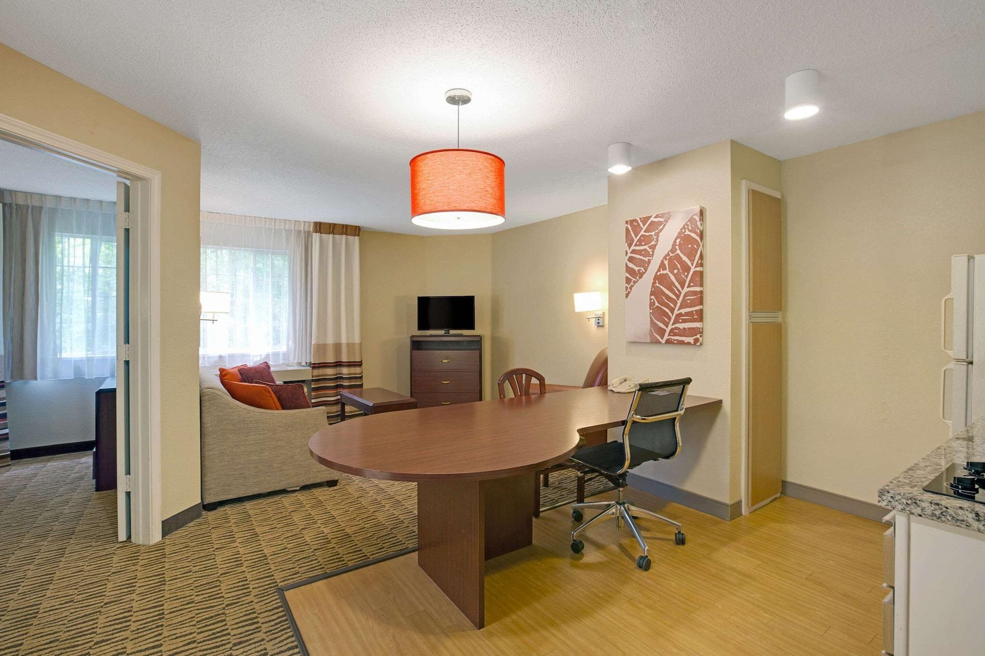 Mainstay Suites Hartford Meriden Exterior photo