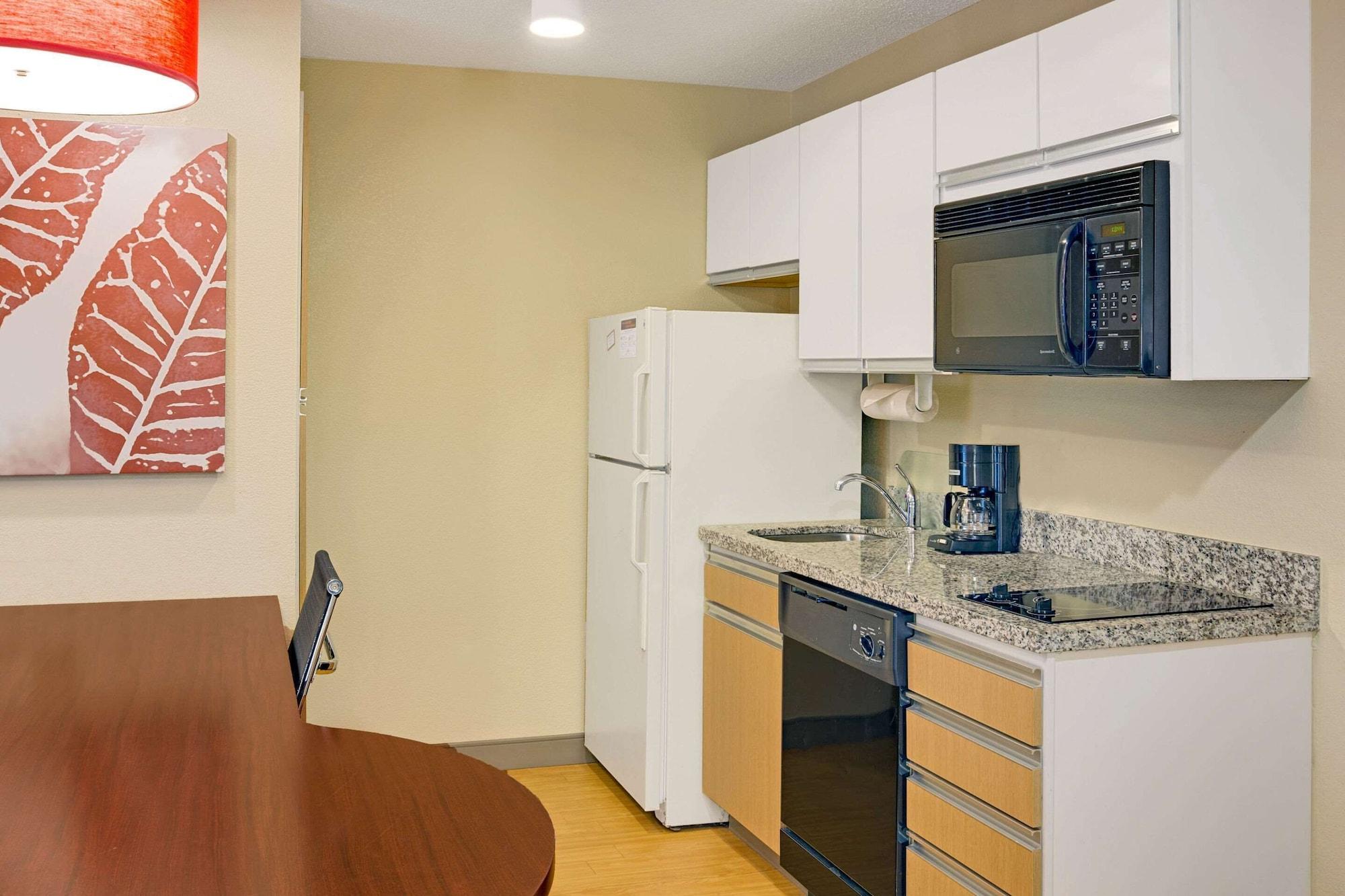 Mainstay Suites Hartford Meriden Exterior photo