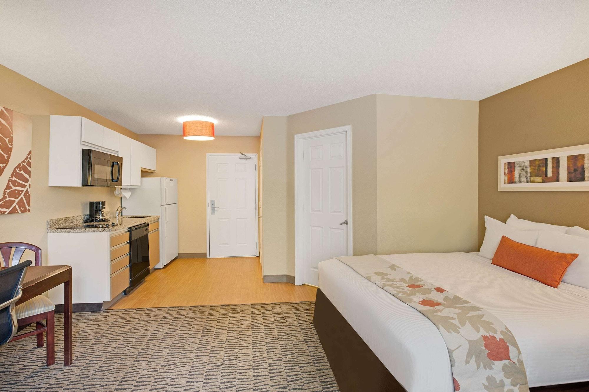 Mainstay Suites Hartford Meriden Exterior photo