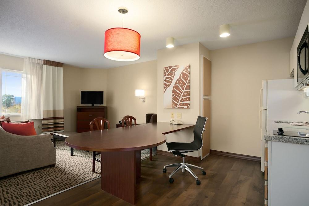 Mainstay Suites Hartford Meriden Exterior photo