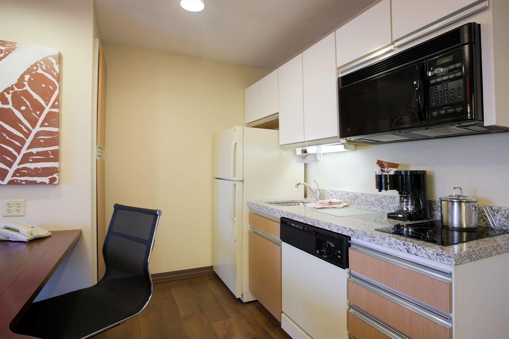 Mainstay Suites Hartford Meriden Exterior photo