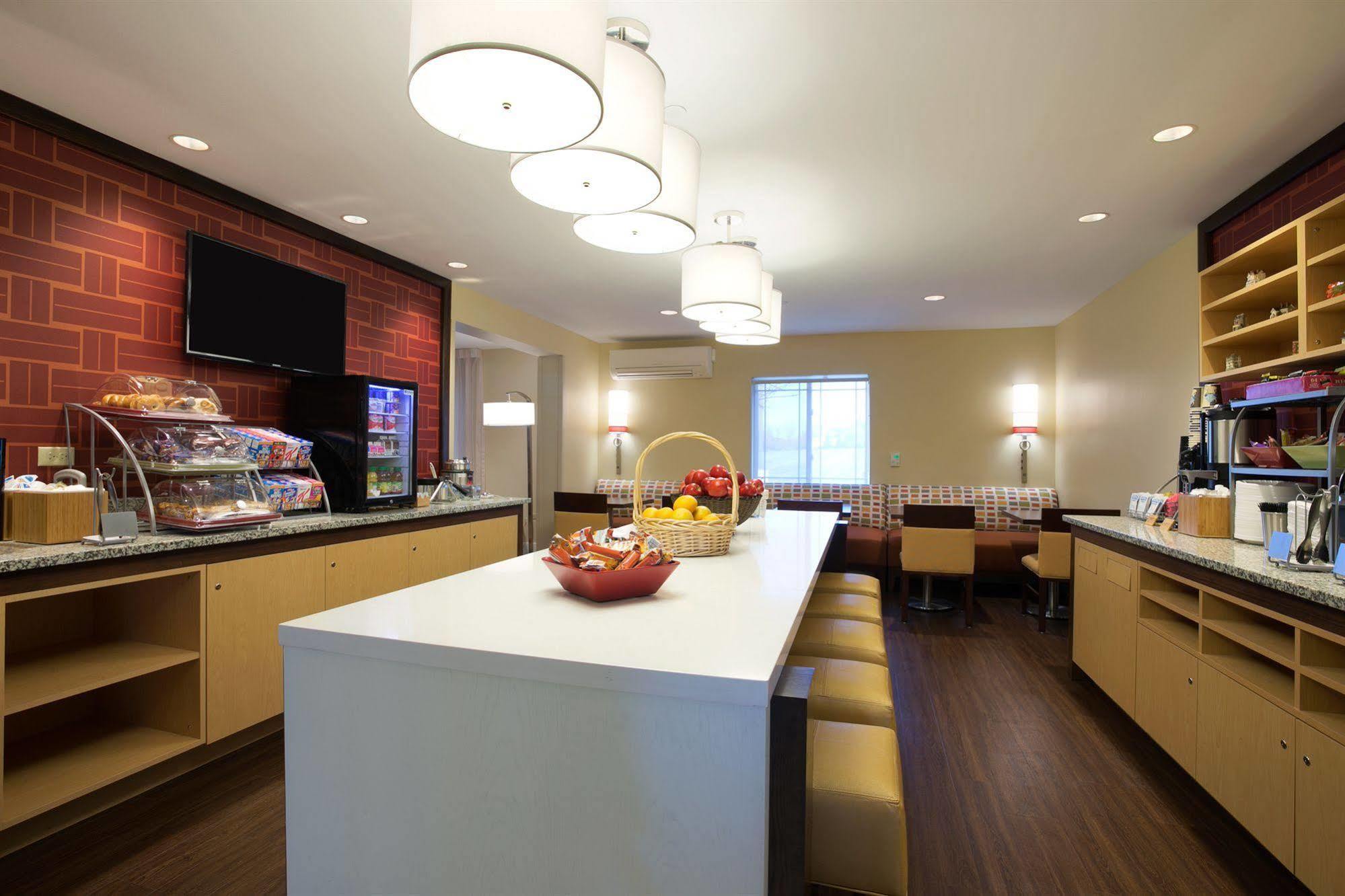 Mainstay Suites Hartford Meriden Exterior photo